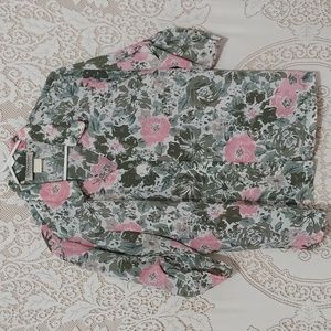 Don Kinney petite short sleeve button down shirt no size tag. (InvW092)